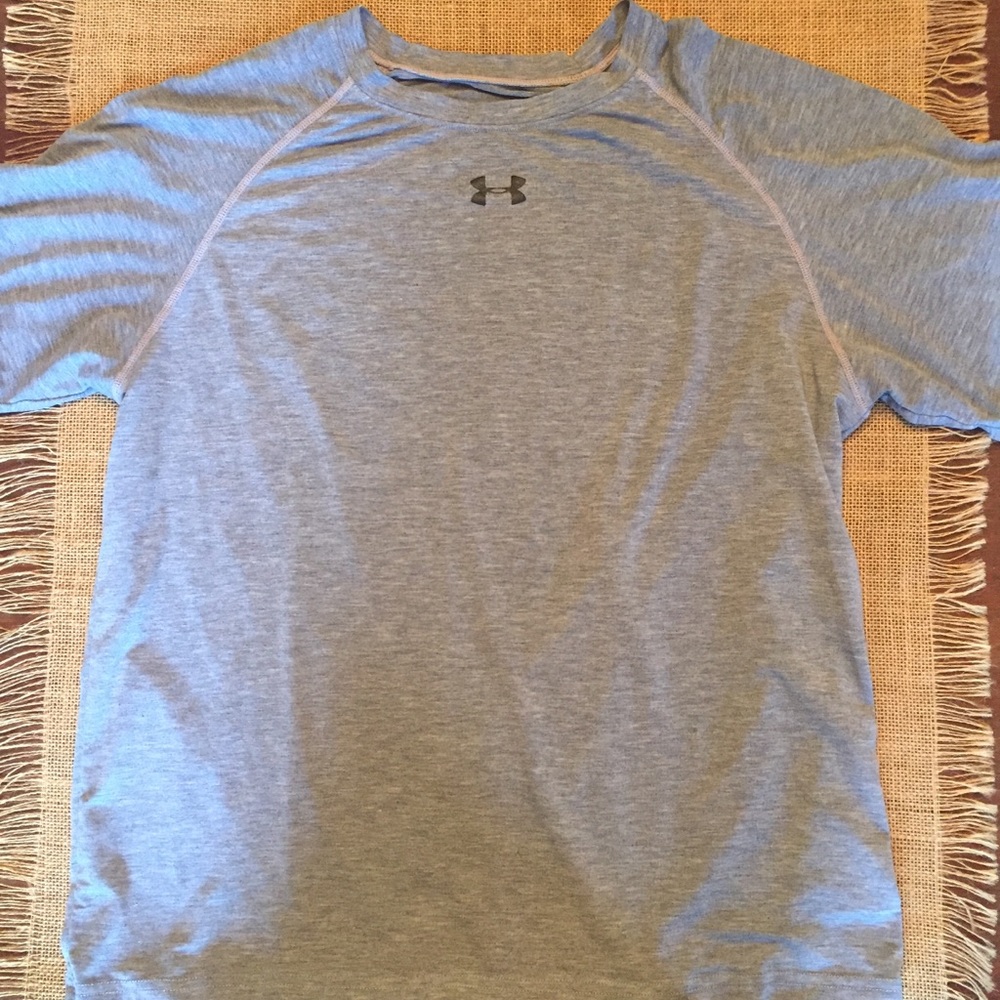Boy’s Under Armour t-shirt